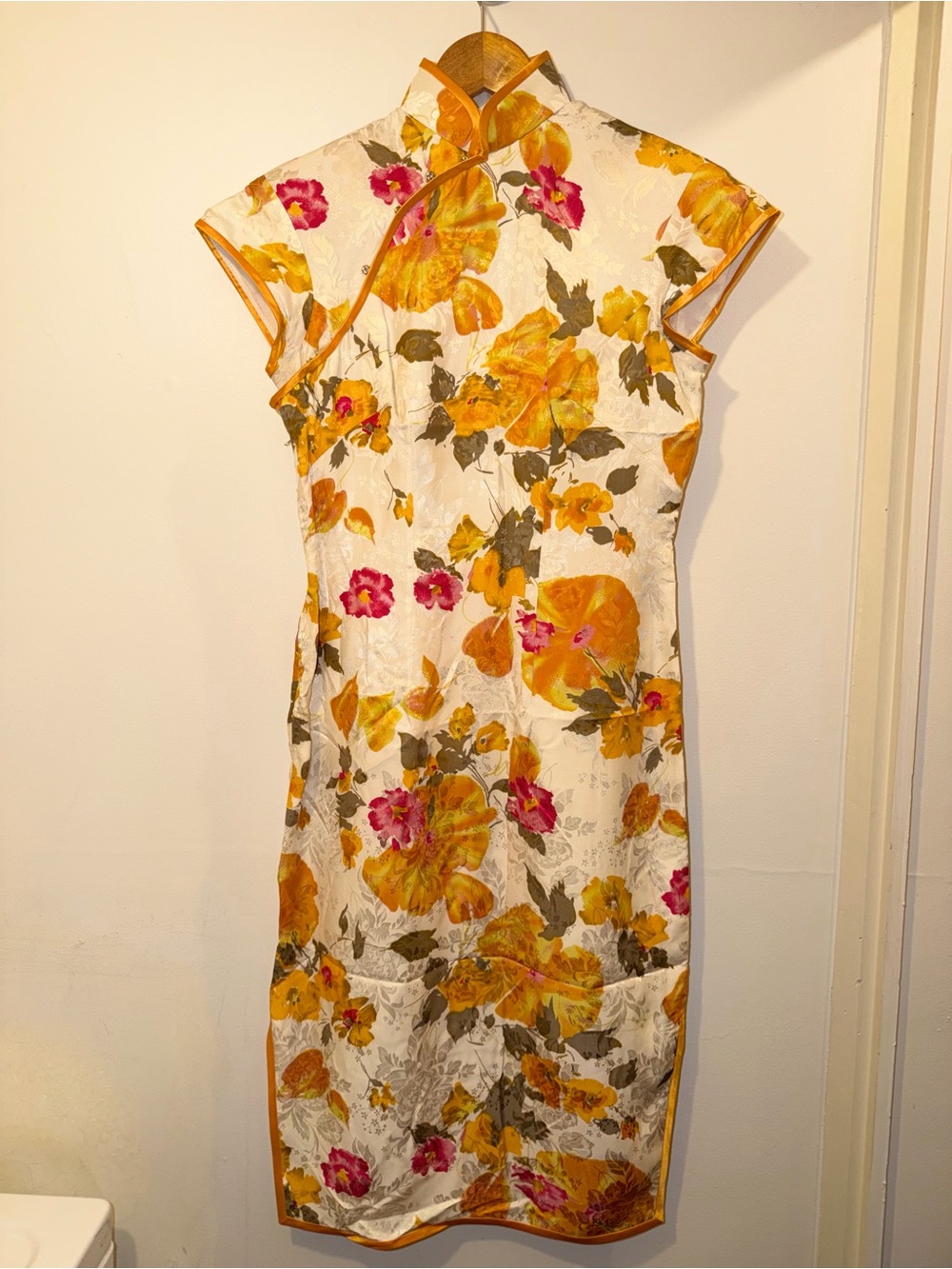 Floral Mandarin Collar Cheongsam Dress in White and Yellow silk
